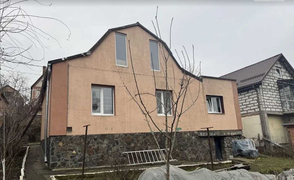 Продаж будинку у центрі міста з ремонтом та сонячними панелями