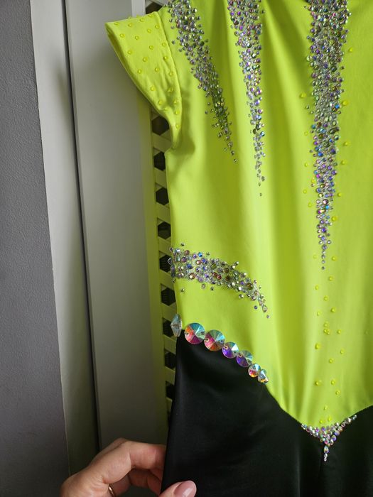 Прокат оренда комбінезонів для художньої повітряної гімнастики