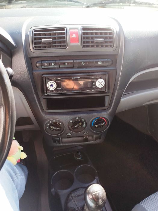 Kia Picanto Versão EX 1.0 - Ar condicionado, jantes especiais, kit distribuição efetuado.