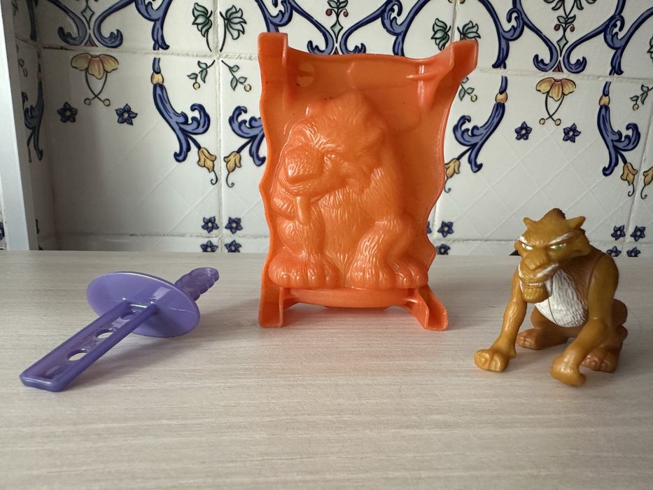 Idade do gelo filme pinguins madagascar disney mcdonalds happy meal