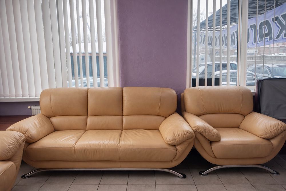 Продам срочно комплект кожаной мебели.