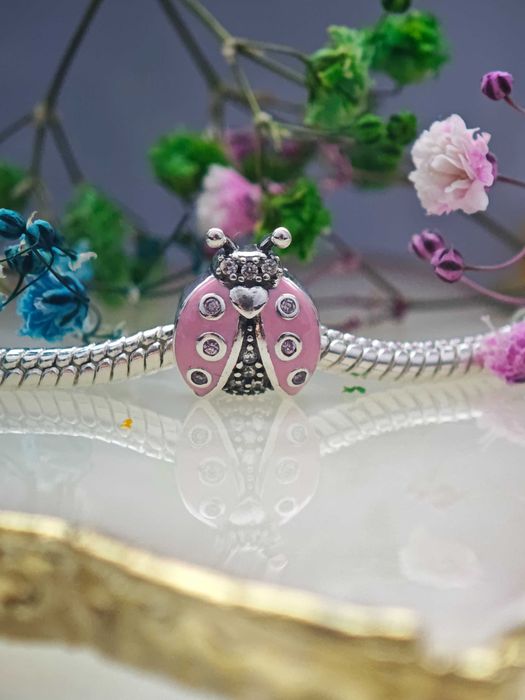 Charms zawieszka różowa biedronka