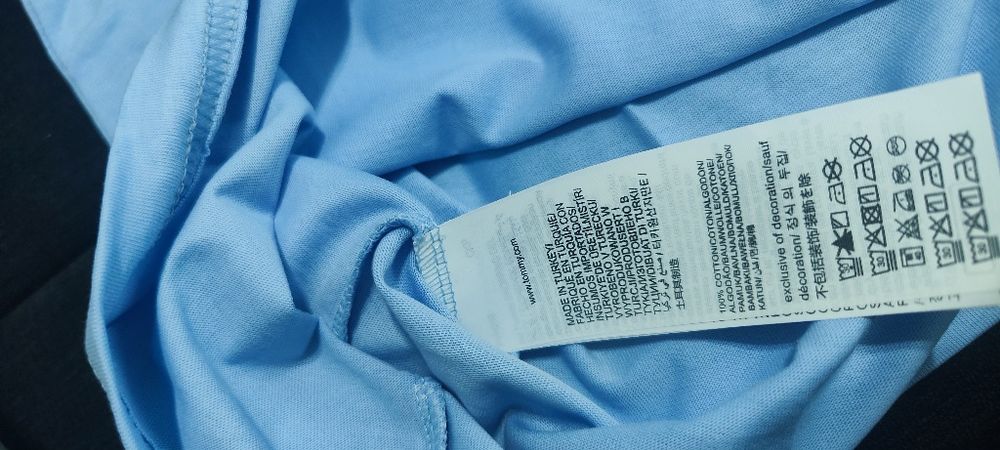 T-shirt Tommy tamanho M cor azul bebé