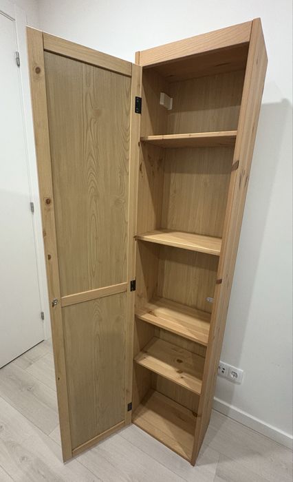 Armario com porta em vidro