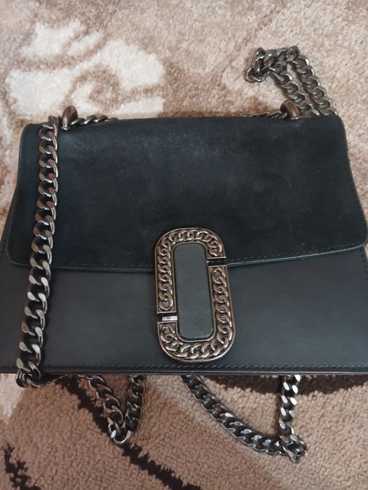 Шкіряна жіноча сумочка в чорному кольорі