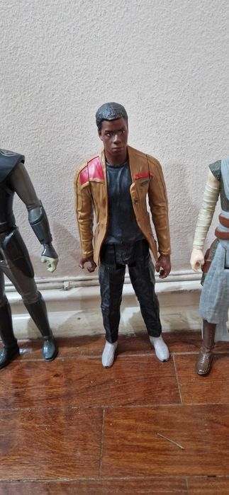 Conjunto de figuras Star Wars e Marvel
