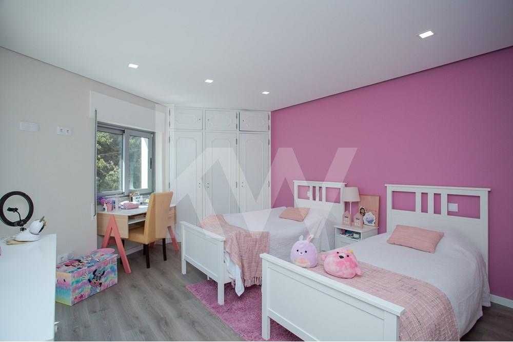 Quarto para Arrendar em Moradia (Reboleira - Águas Livres)