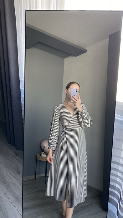 Сукня міді на запах в смужку, розмір xs-s