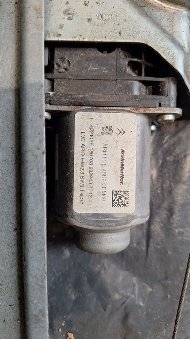 Podnośnik szyby prawy Berlingo Partner 2008-