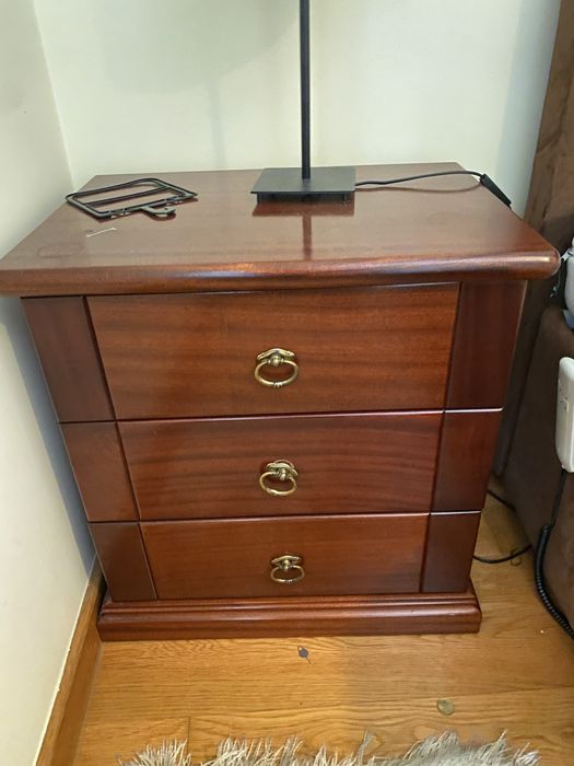 Conjunto 1 cómoda e 2 mesas de cabeceira