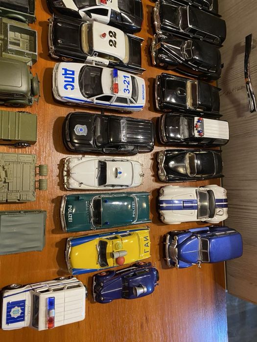 Модельки авто 1:43