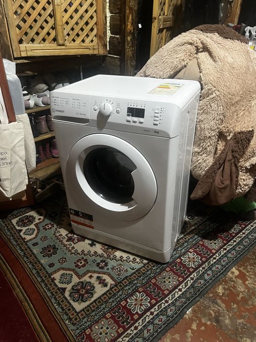 Пральна машина indesit