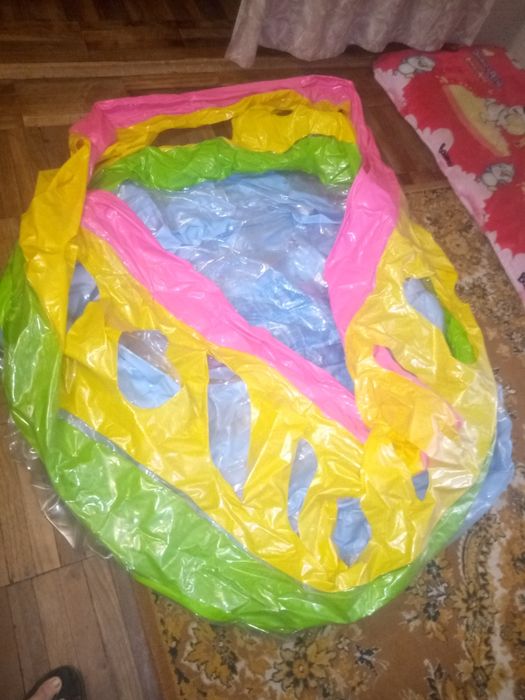 Продам детский басейн.