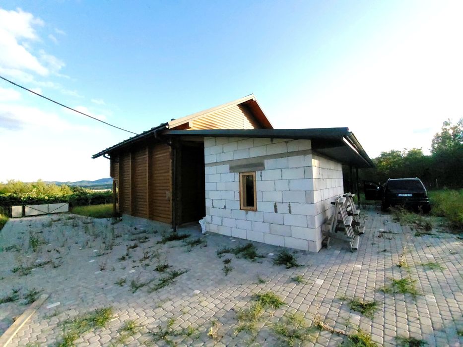 Будинок з дерева,новий у мальовничомуі затишному районі ,краєвид 10з10