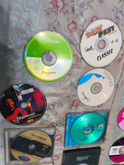 Продам музыкальные CD диски.