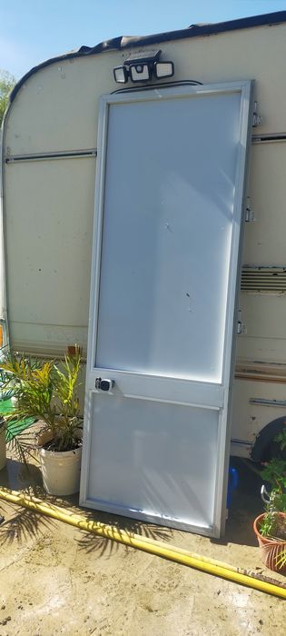 Porta em alumínio e vidro