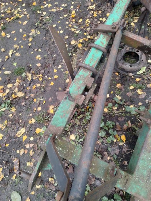 Плуг тракторний.