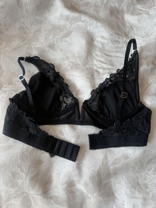 Biustonosz Intimissimi czarny koronka cekiny 75C