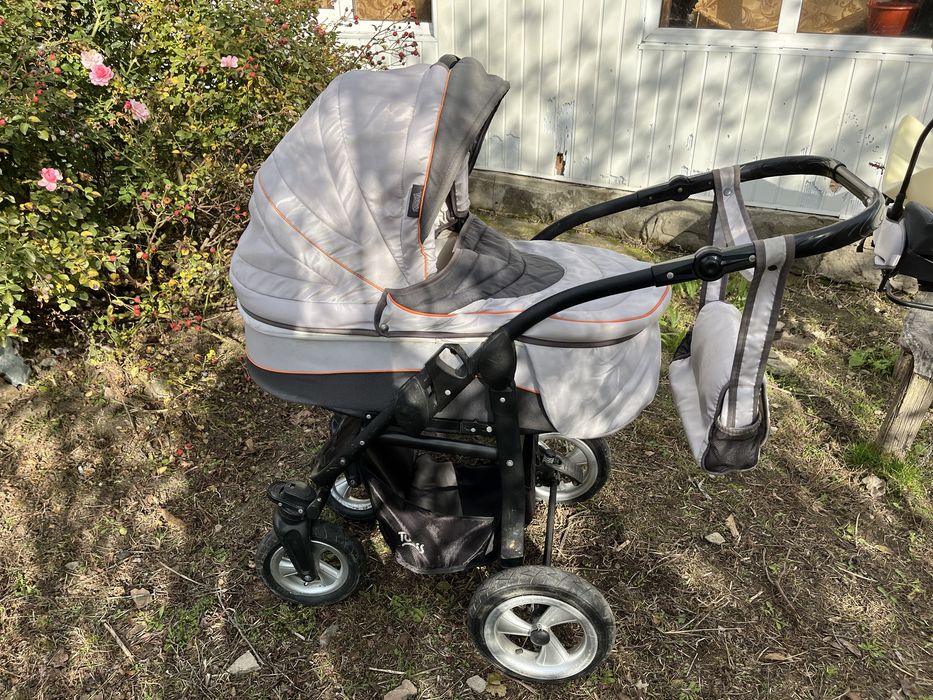 Продам коляску 2 в 1.