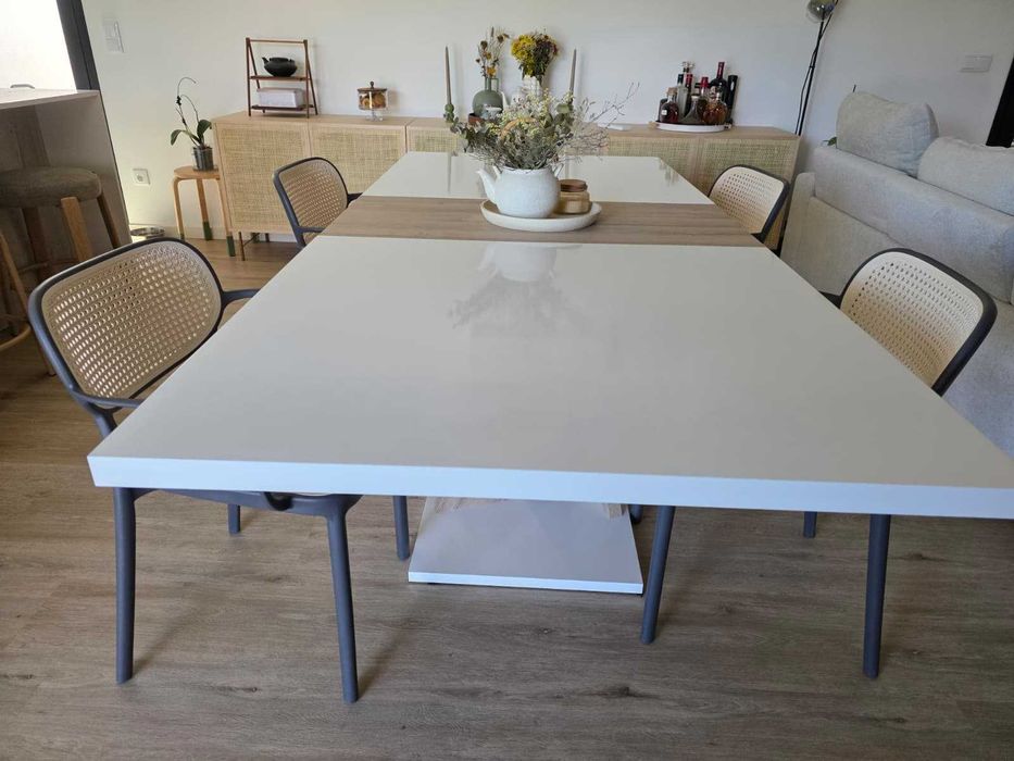 Mesa de Refeições para Sala de Jantar completamente nova, 3 meses de uso