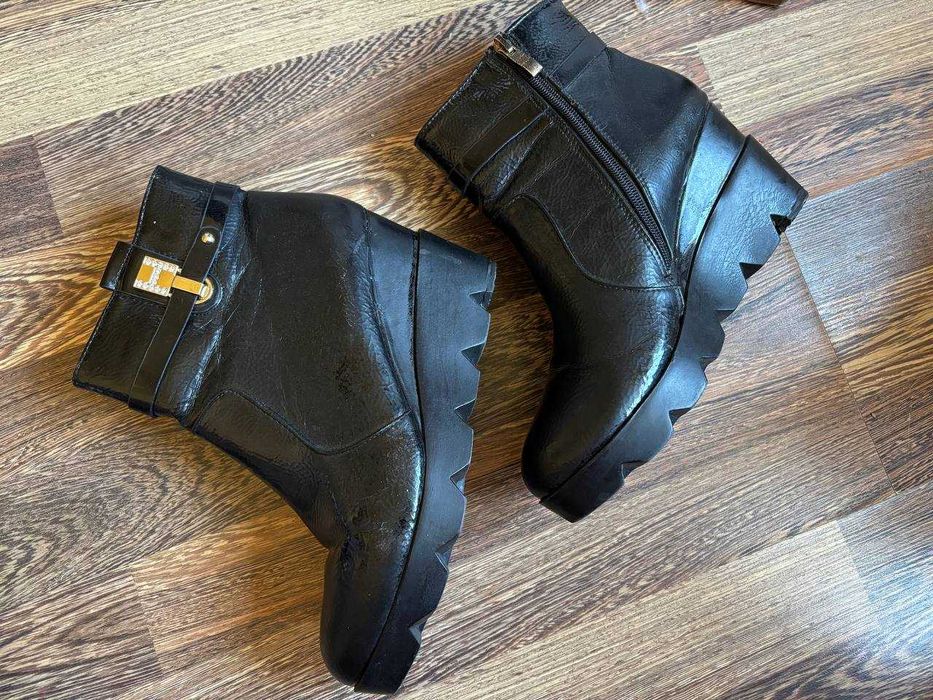 Ботинки черные лаковые на танкетке, 25,5см по стельке