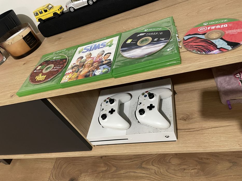Sprzedam Xbox one s, 2 pady, 4 gry, Fifa, forza