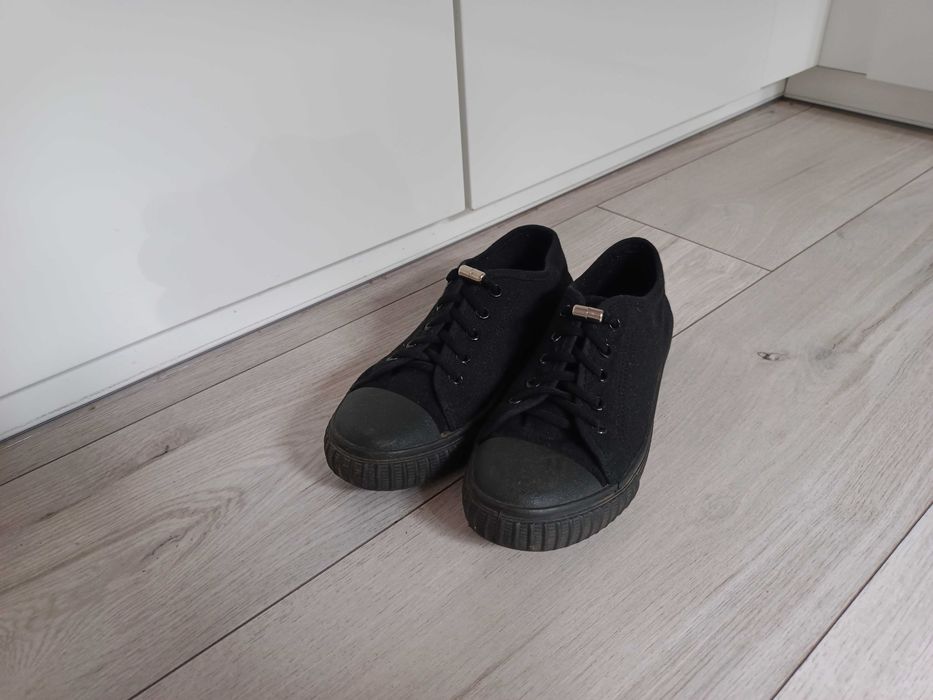 Trampki, tenisówki, buty sportowe czarne rozm 37 elastyczne sznurówki