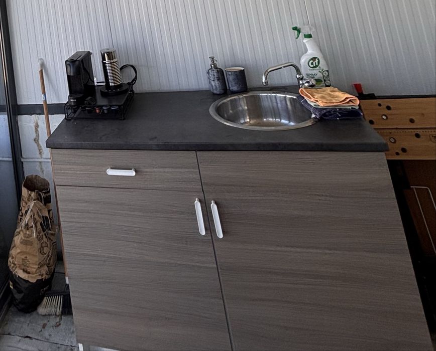 Movel com bancada e lavatorio