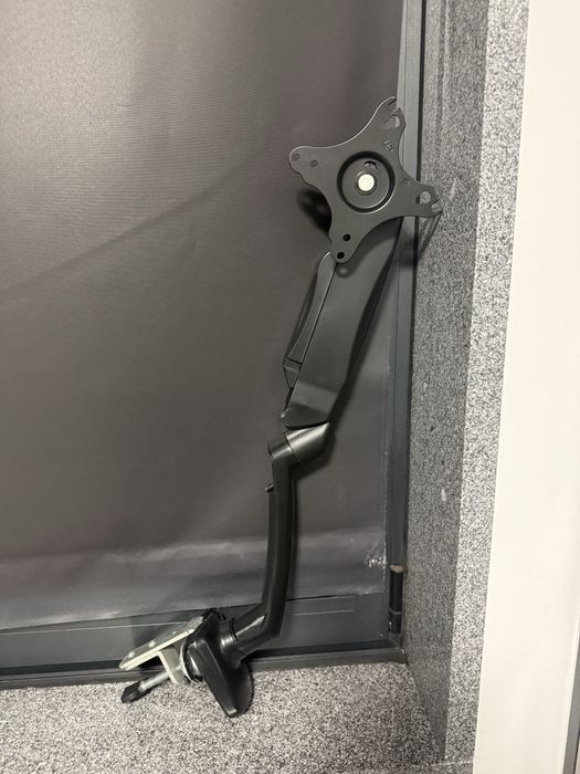 Suporte articulado para monitor