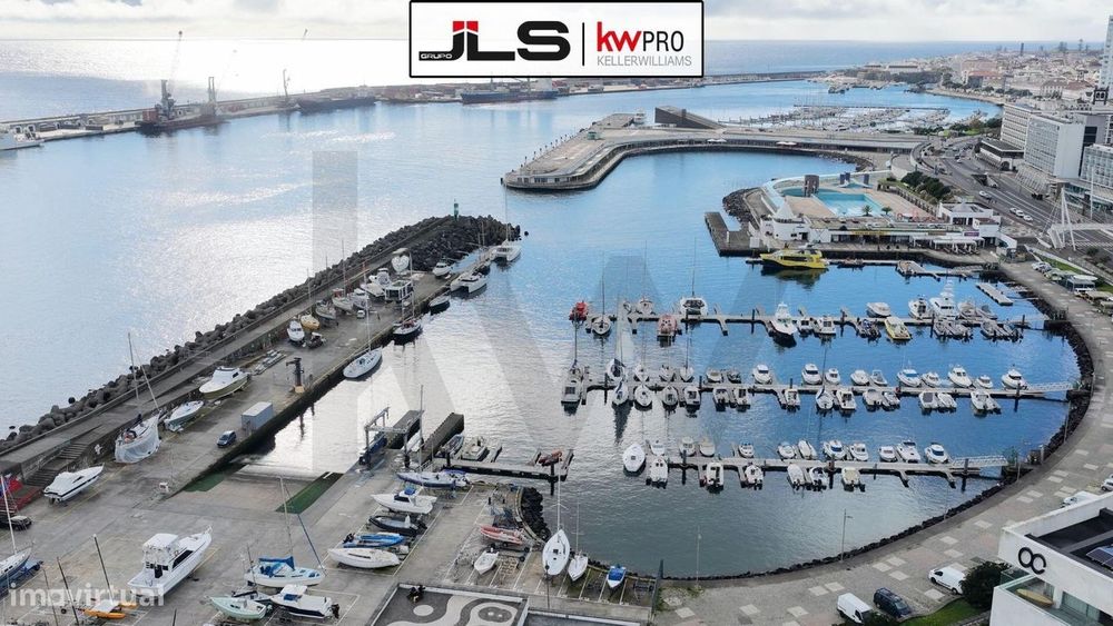 Moradia T4+1 com Quintal e Localização Premium junto às Portas do Mar,