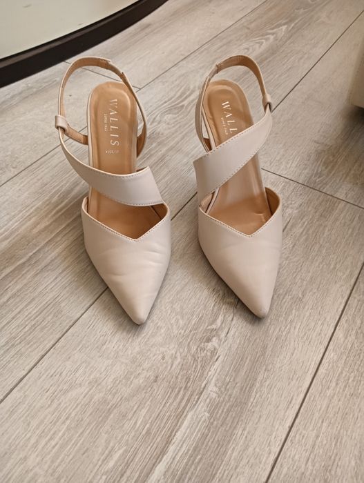 Czółenka na obcasie