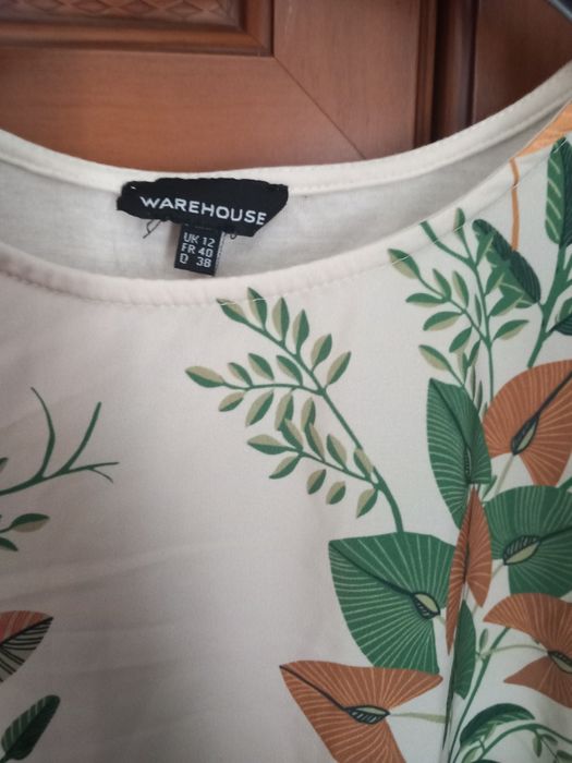 Biała bluzka warehause 12 z motywem roslinnym