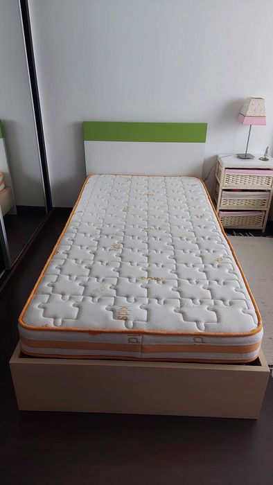 Cama solteiro e estrado