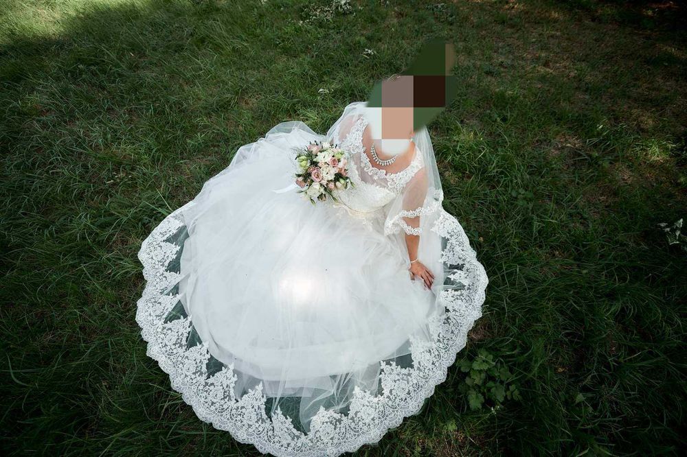 Продам весільну сукню