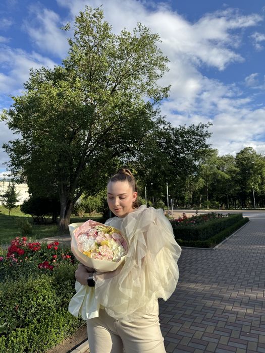 Гарна блузка у розмірі L