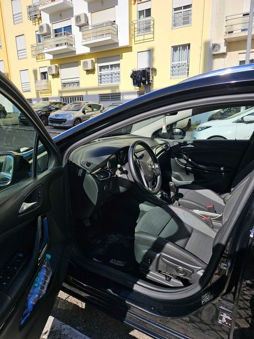 Opel Astra Sports Tourer — fotografia 7