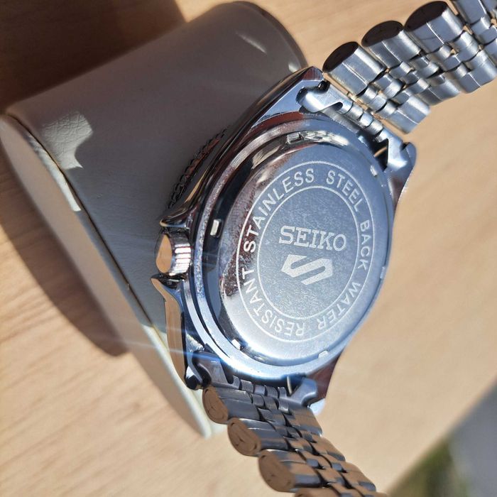 Seiko 5 Sports "Red Special" Guitarrista Brian May