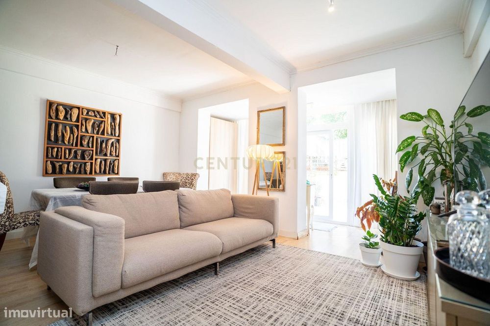 Apartamento T2 com Terraço em Queluz, Sintra
