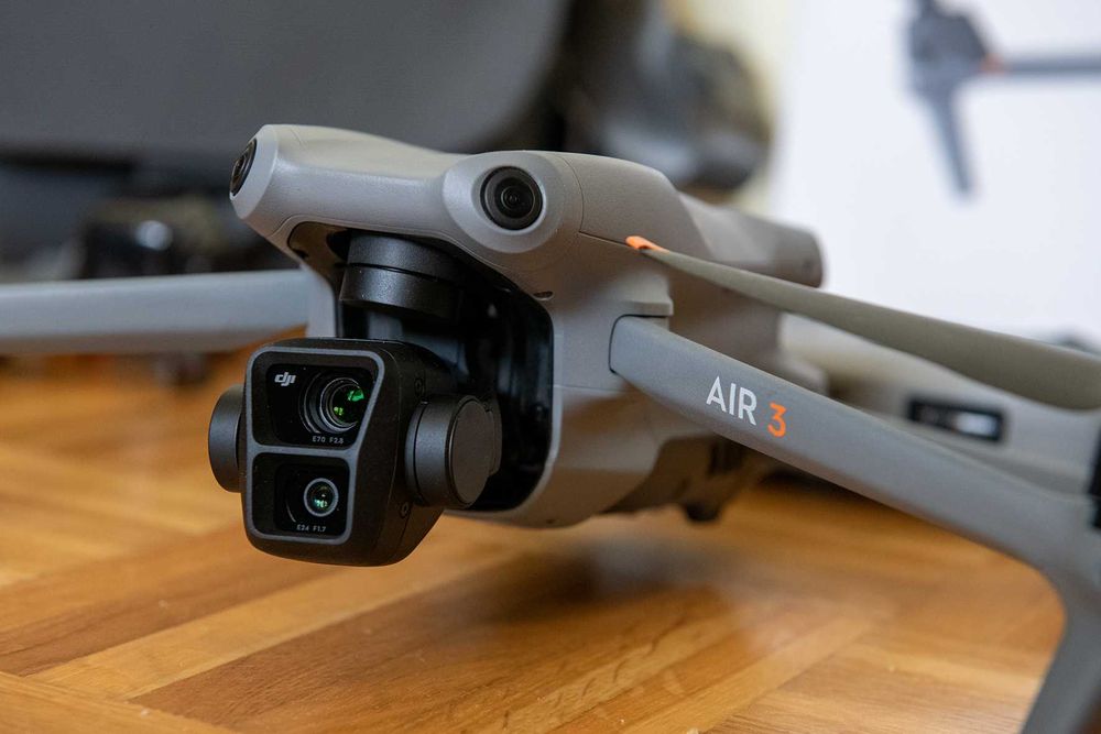 Dron Air 3 w dobrym stanie i bogato doposażony