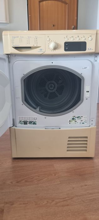 Máquina de Secar Roupa Indesit 8kg