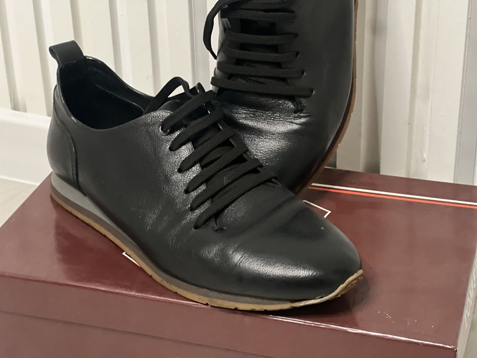 Продам фірмове взуття з натуральноі шкіри відомого бренду