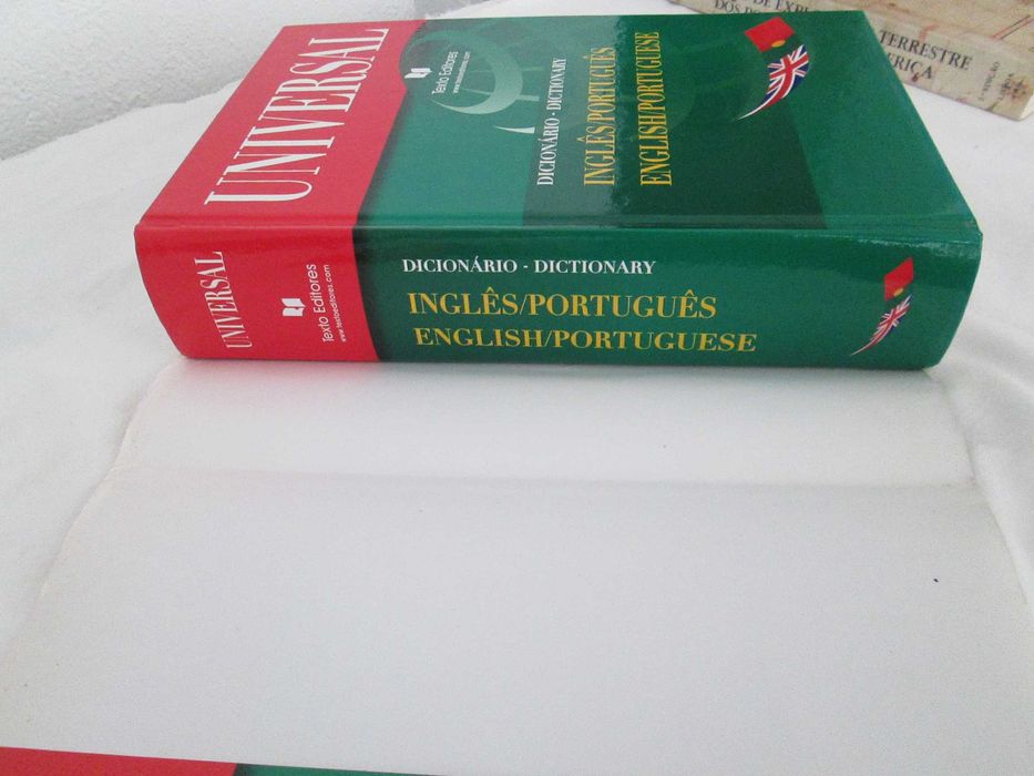 Dicionário Universal de Inglês Português