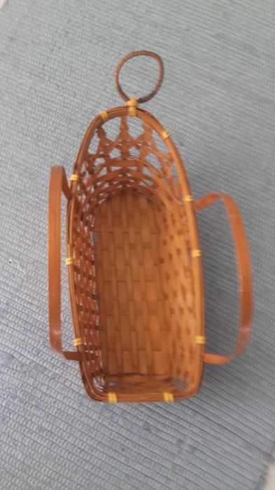 Cesto em verga para suporte de garrafas