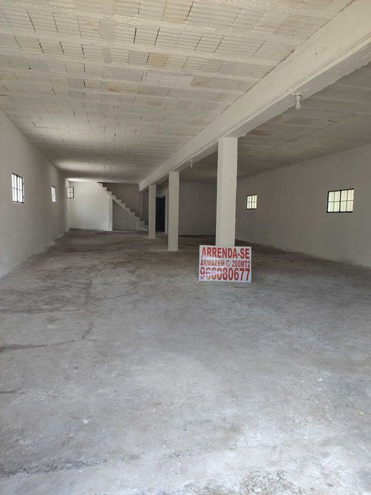 Armazém 200 mts2 para arrendamento