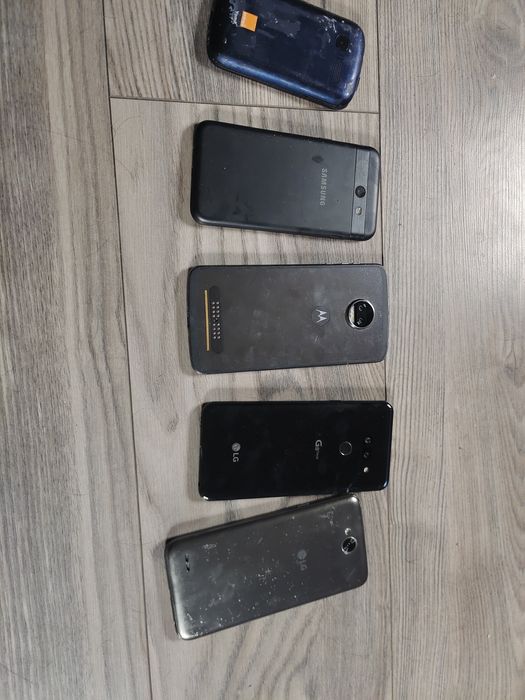 Telefony komórkowe smartfony