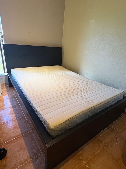 Cama de casal como nova