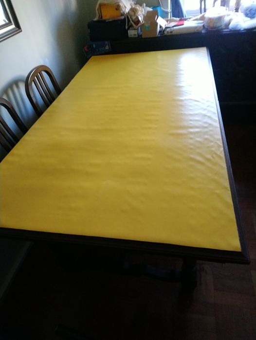 Mesa de jantar em madeira e 6 cadeiras