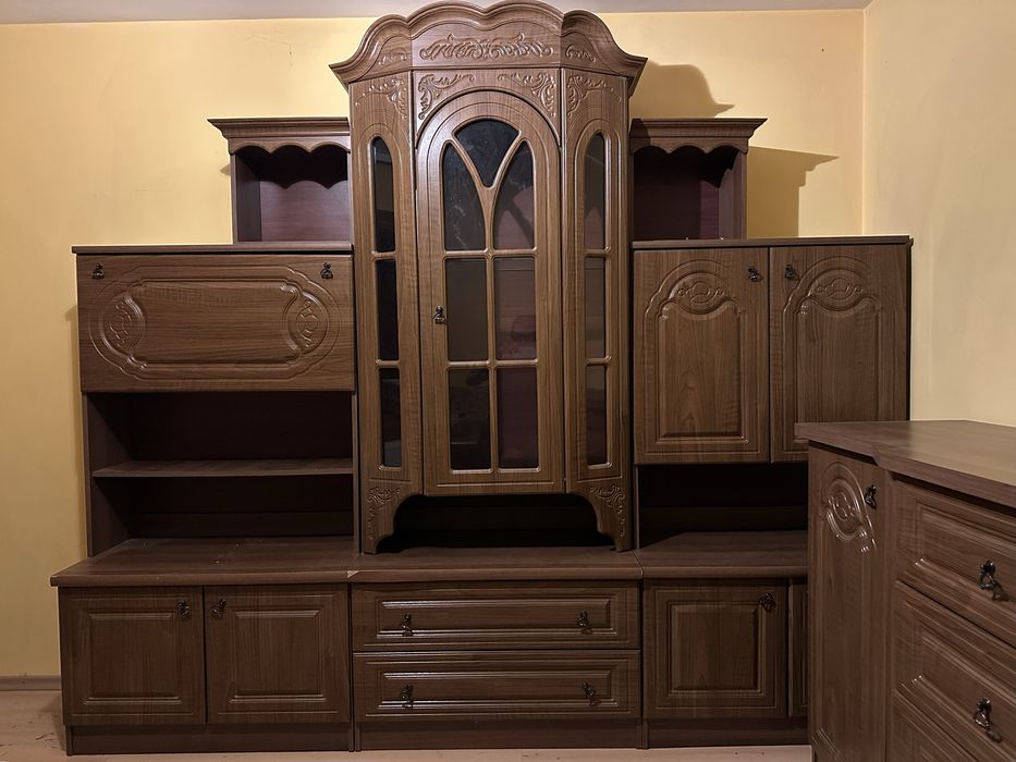 Стінка з креденсом та шафою 230 висота/48глибина /271ширина