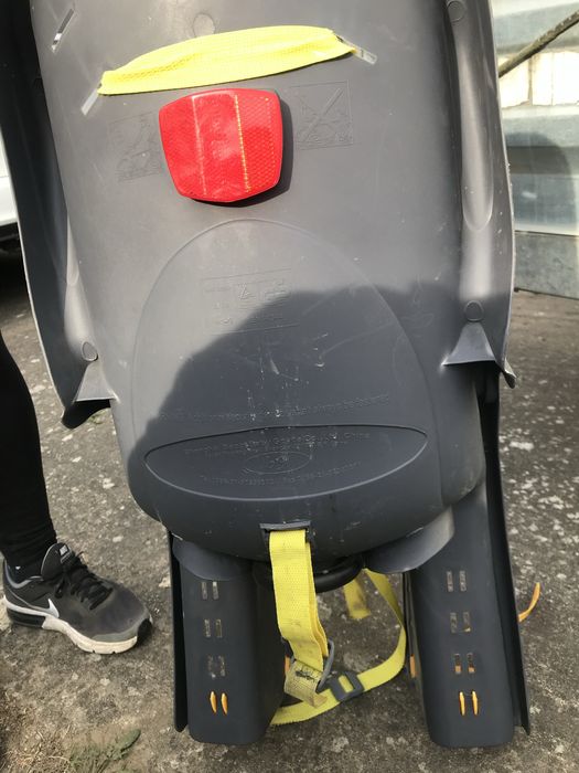Fotelik rowerowy montowany na bagażnik.