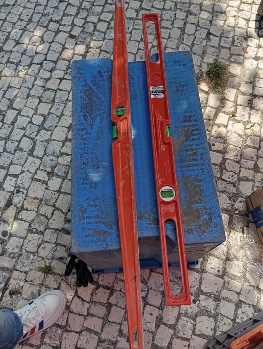 Níveis antichoque Stanley 1m e nivotop 80cm